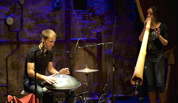 Concert Duo avec Adele B Forlimpopoli Italie jeremy nattagh multiman hang handpan